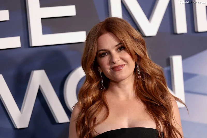 Isla Fisher photo 21 of 434