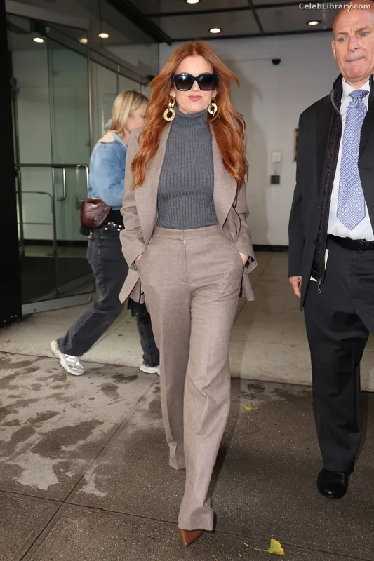 Isla Fisher photo 9 of 434