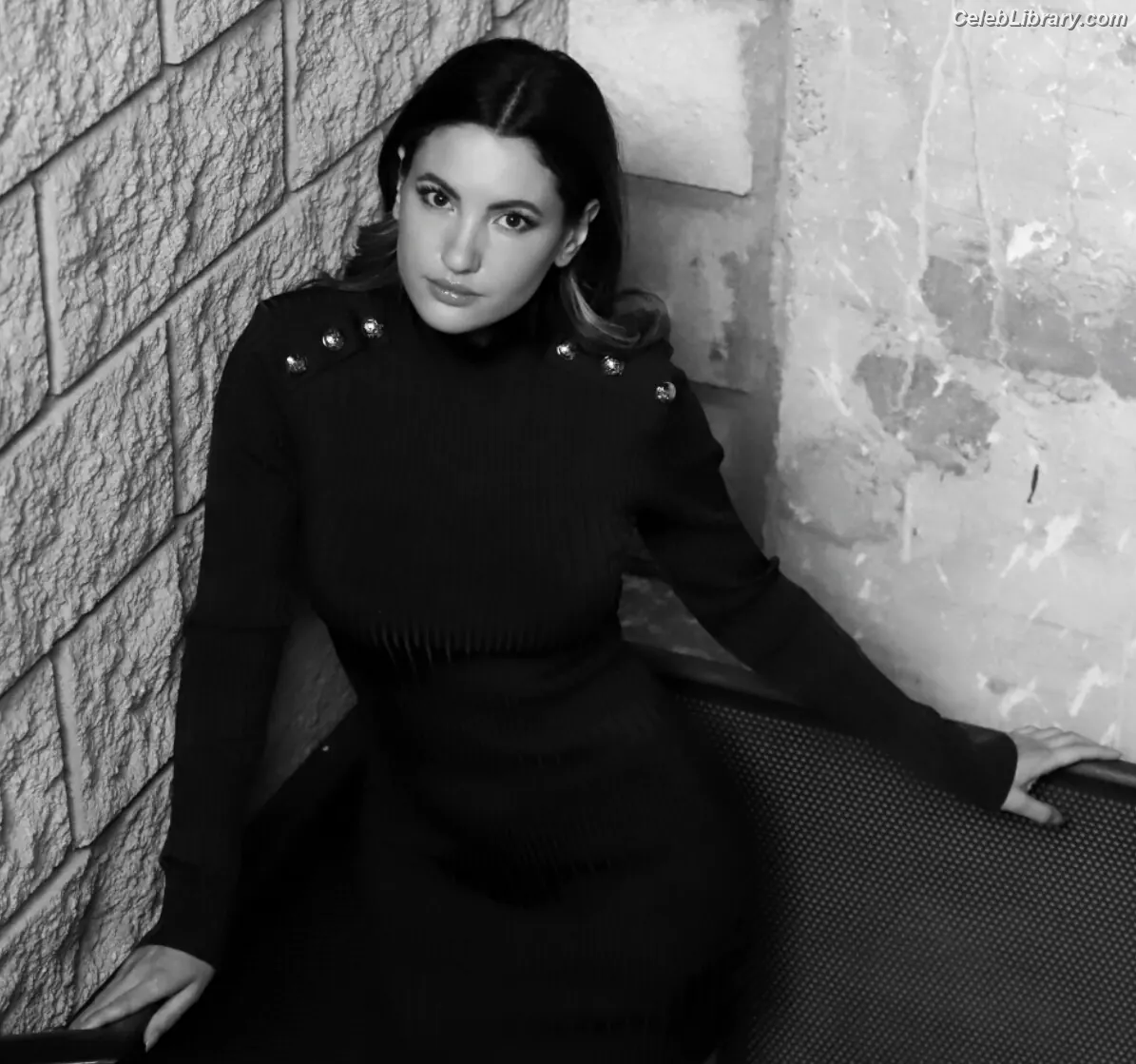 Ivana Baquero photo 3 of 319