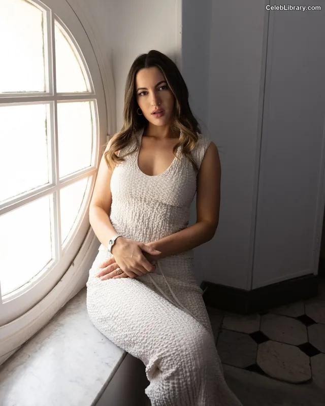 Ivana Baquero photo 4 of 318
