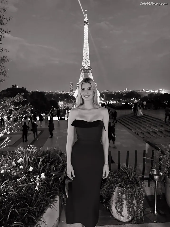 Ivanka Trump photo 4 of 680