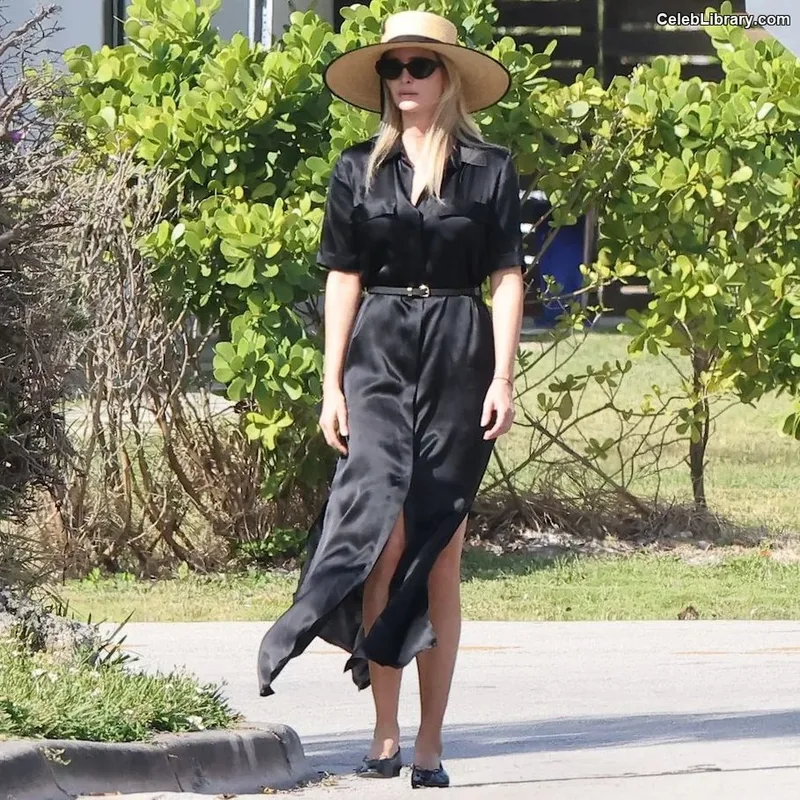 Ivanka Trump photo 3 of 681