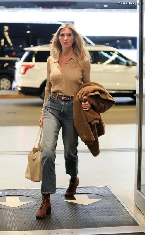 Ivanka Trump photo 2 of 681
