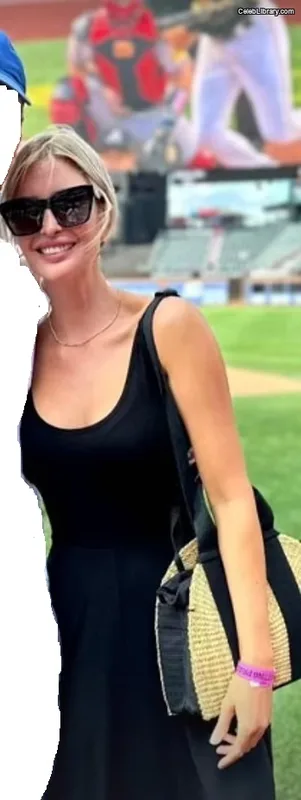 Ivanka Trump photo 4 of 681