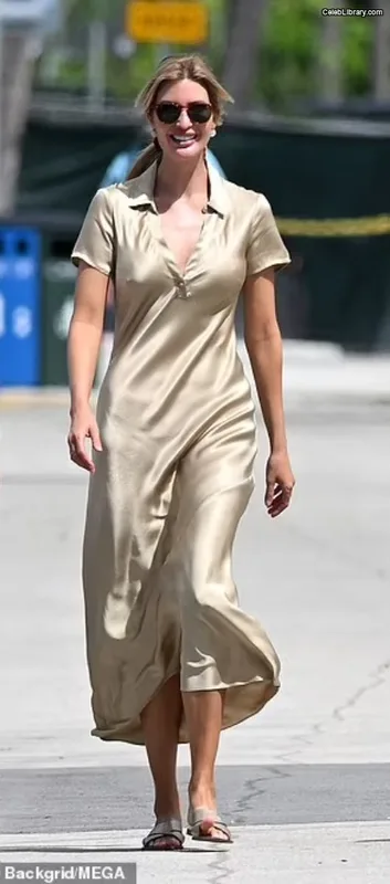 Ivanka Trump photo 3 of 681