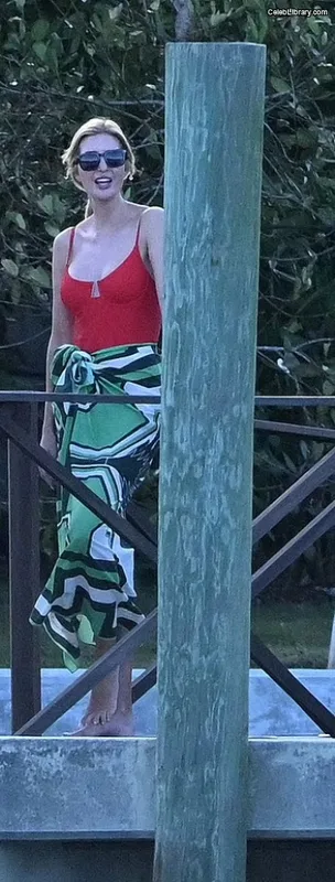 Ivanka Trump photo 11 of 681