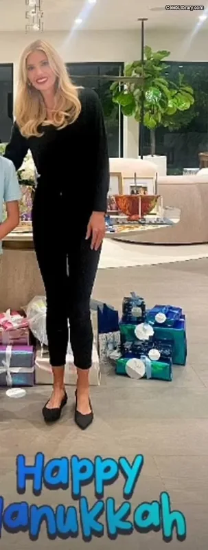 Ivanka Trump photo 7 of 681