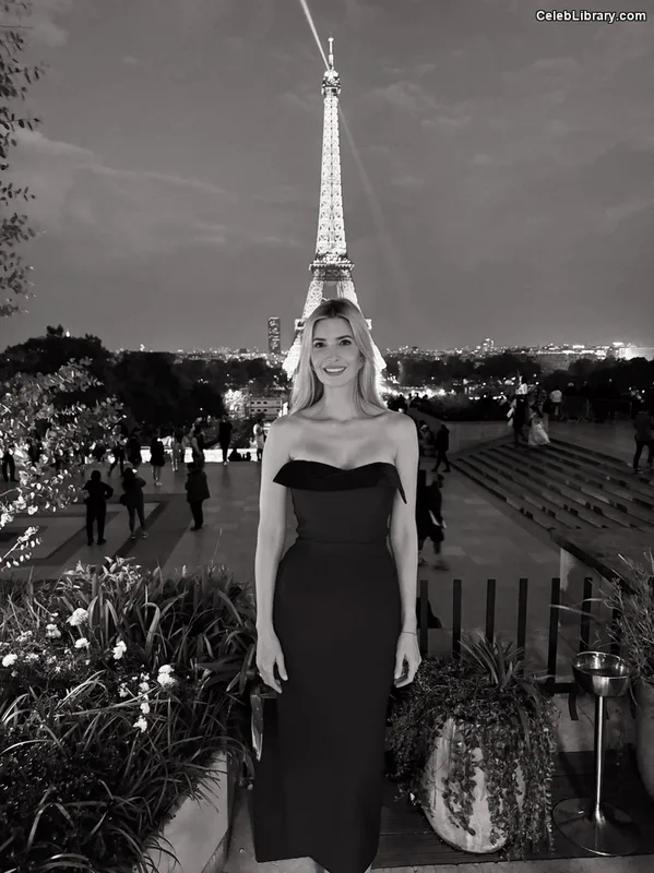 Ivanka Trump photo 2 of 681