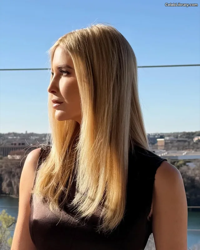 Ivanka Trump photo 5 of 681