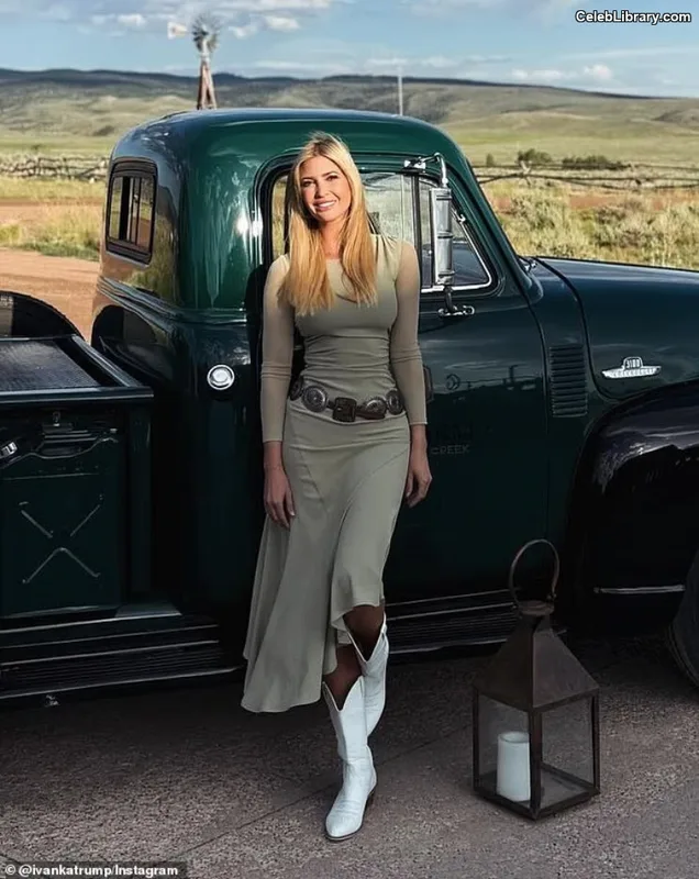 Ivanka Trump photo 6 of 681