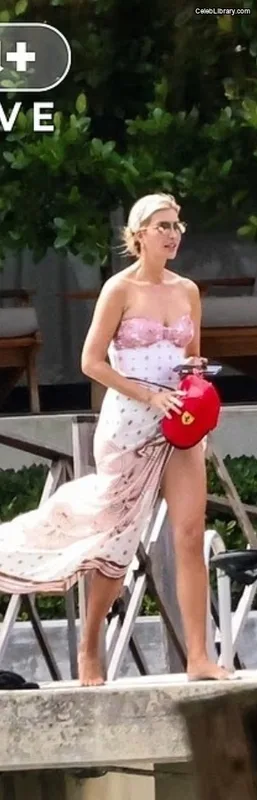 Ivanka Trump photo 1 of 681