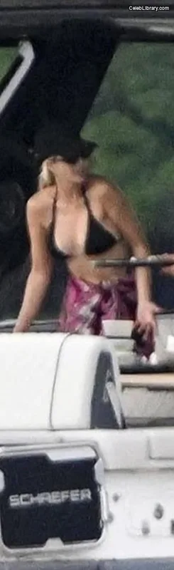 Ivanka Trump photo 1 of 681