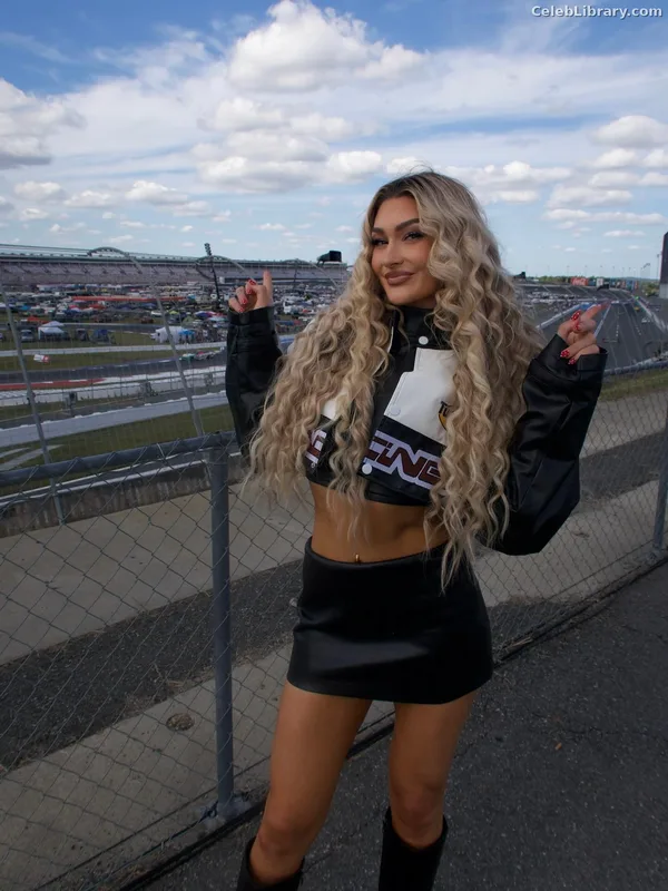 Izzi Dame photo 10 of 993