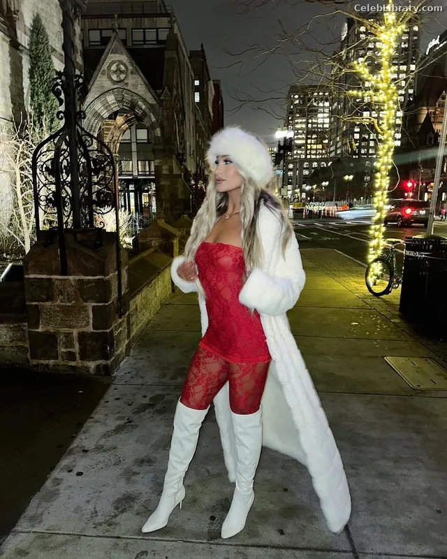 Izzi Dame photo 14 of 993
