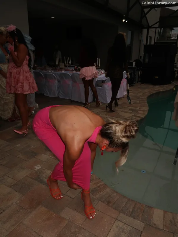 Izzi Dame photo 18 of 993
