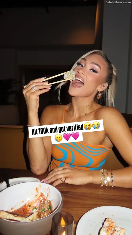 Izzi Dame photo 19 of 993