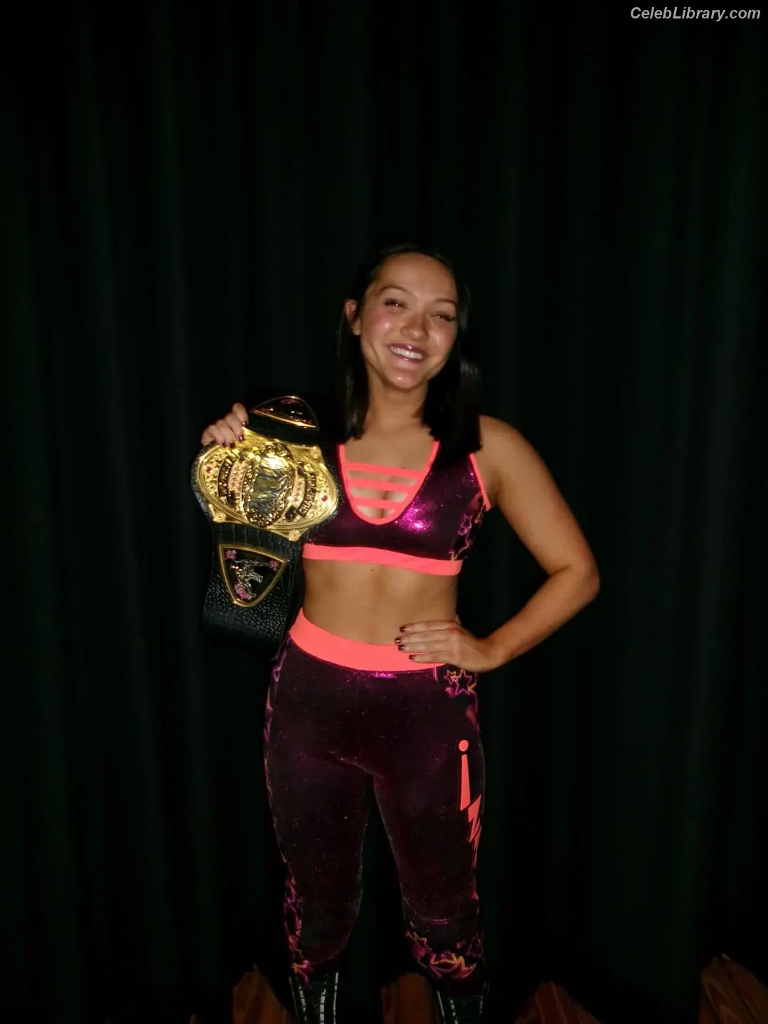 Izzy Moreno photo 14 of 637