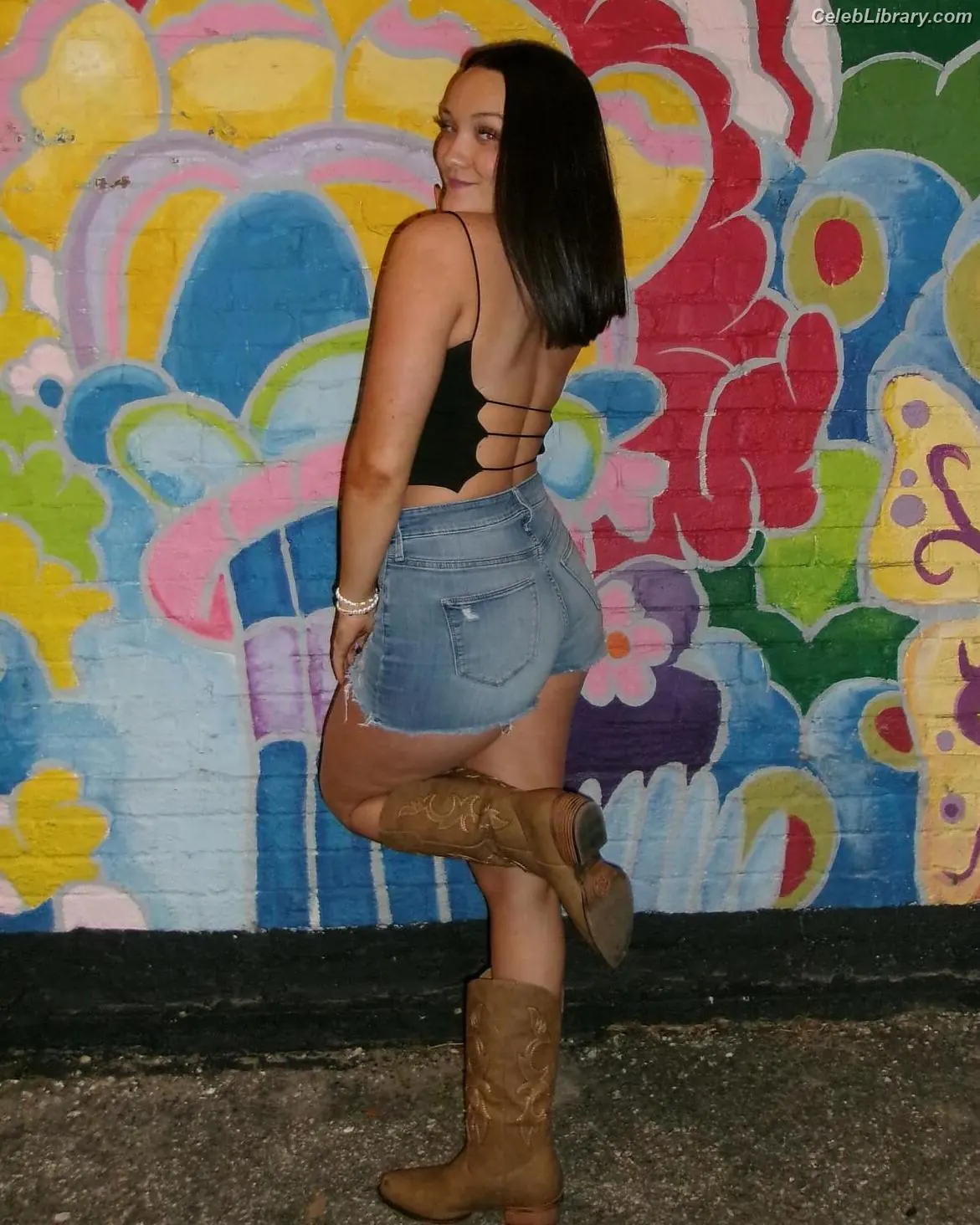 Izzy Moreno photo 17 of 637