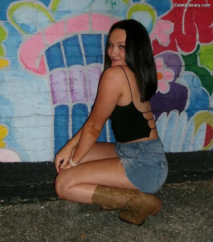 Izzy Moreno photo 3 of 633