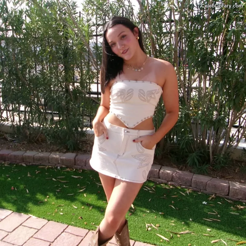 Izzy Moreno photo 3 of 633