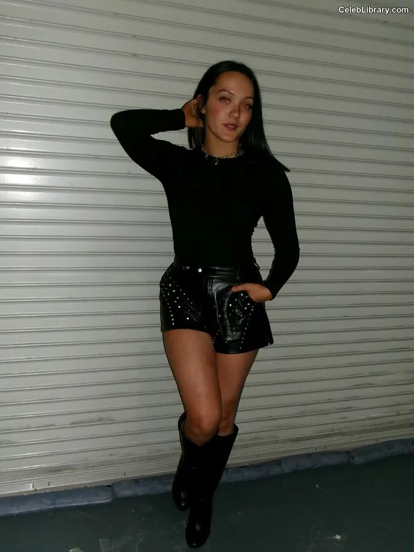 Izzy Moreno photo 12 of 633