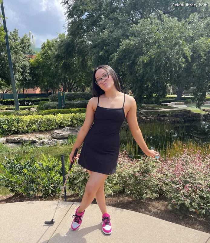 Izzy Moreno photo 13 of 633