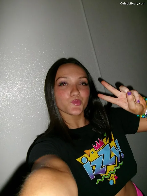 Izzy Moreno photo 5 of 633