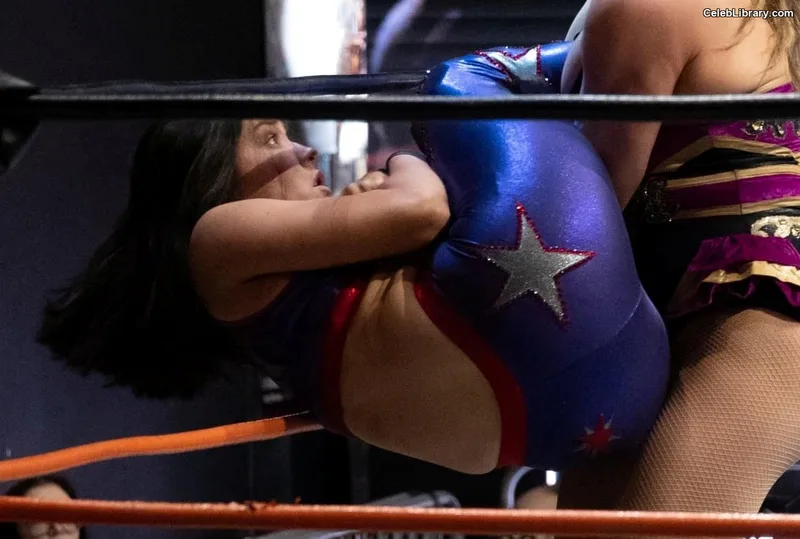 Izzy Moreno photo 1 of 633