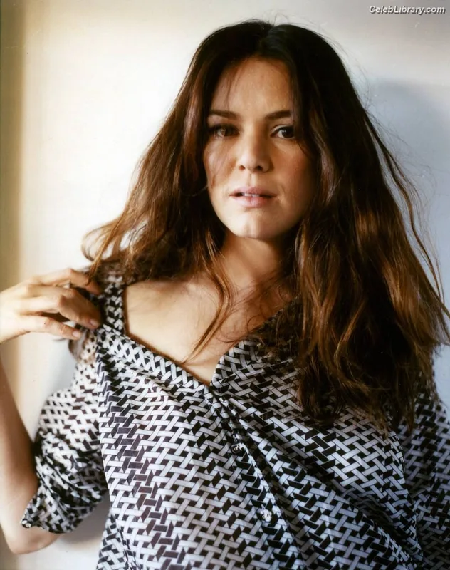 Jacinda Barrett photo 3 of 8