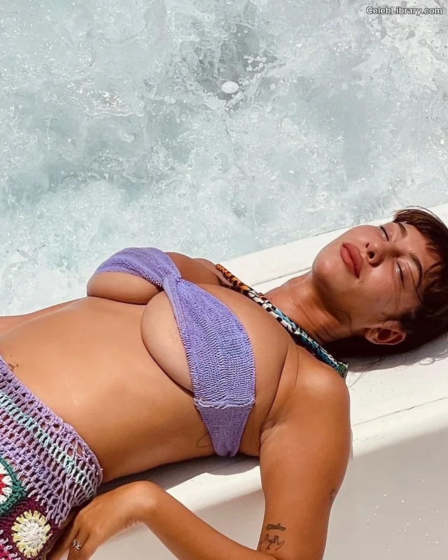 Jackie Cruz photo 1 of 119