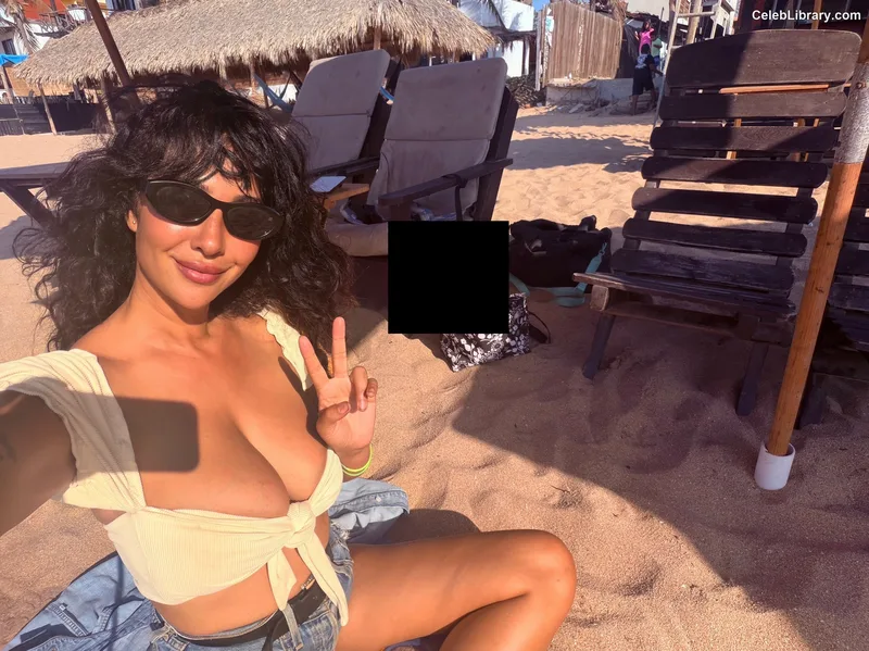 Jackie Cruz photo 1 of 119