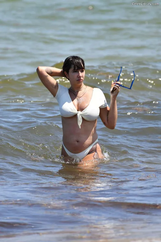 Jackie Cruz photo 18 of 119
