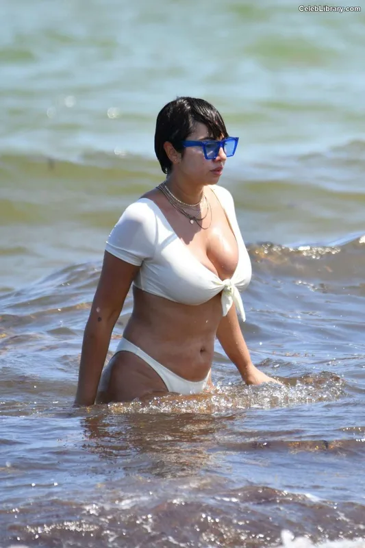 Jackie Cruz photo 24 of 119