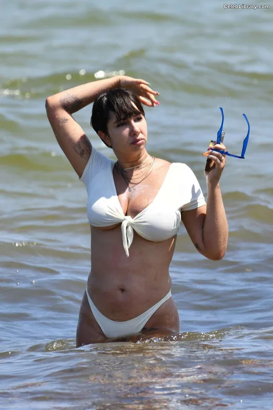 Jackie Cruz photo 1 of 119