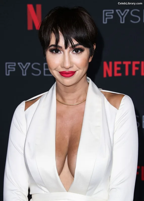 Jackie Cruz photo 9 of 119