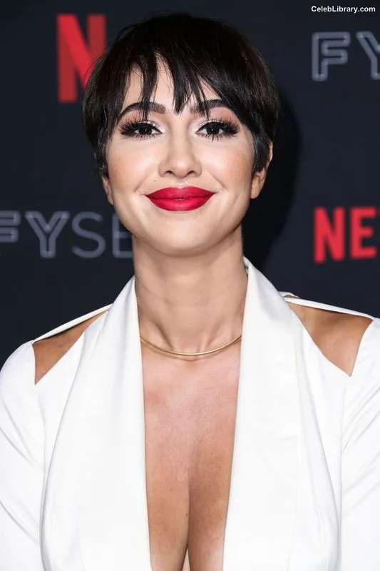 Jackie Cruz photo 14 of 119