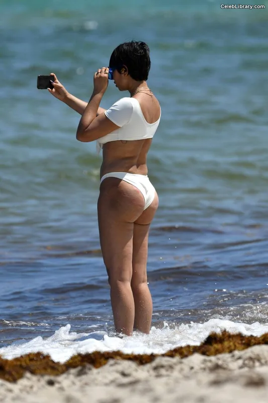 Jackie Cruz photo 23 of 119