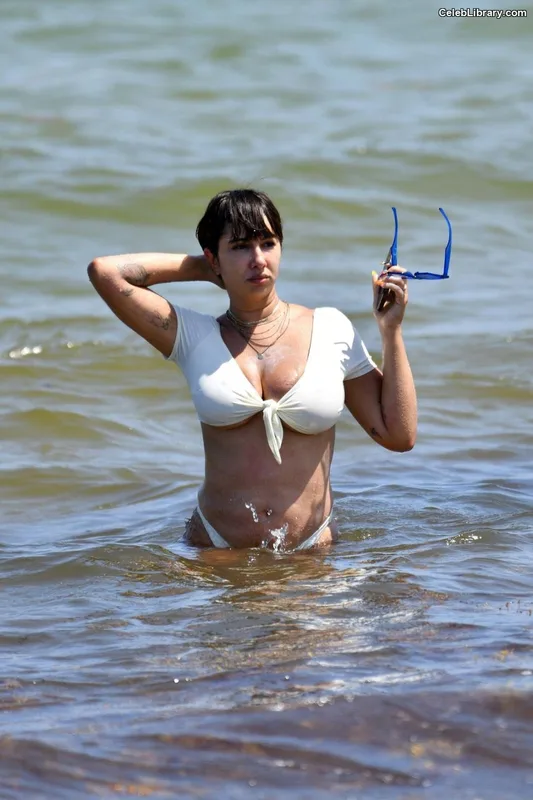Jackie Cruz photo 9 of 119