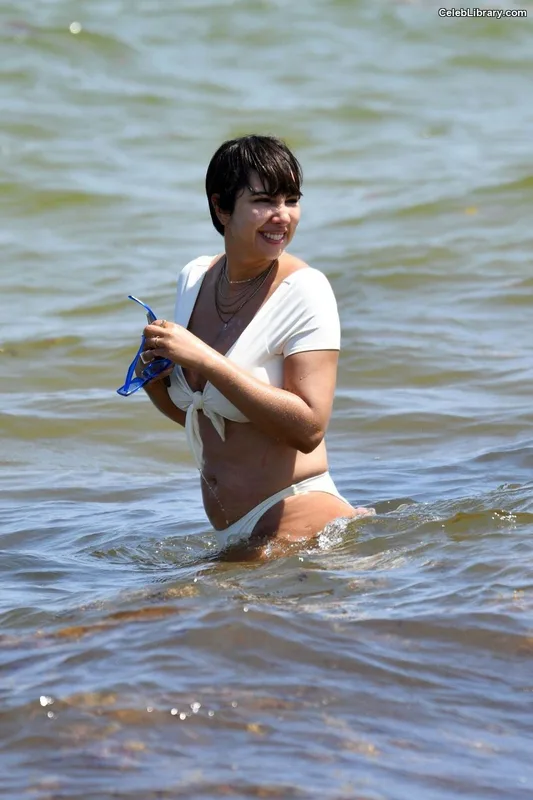 Jackie Cruz photo 10 of 119