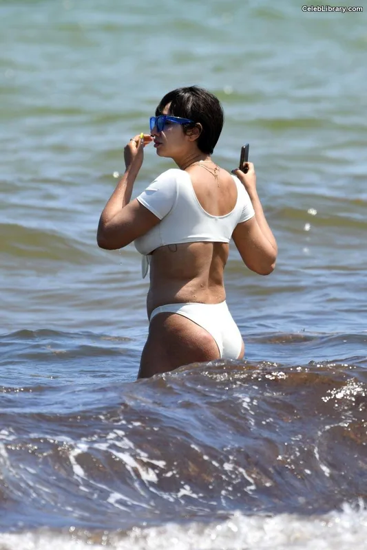 Jackie Cruz photo 11 of 119