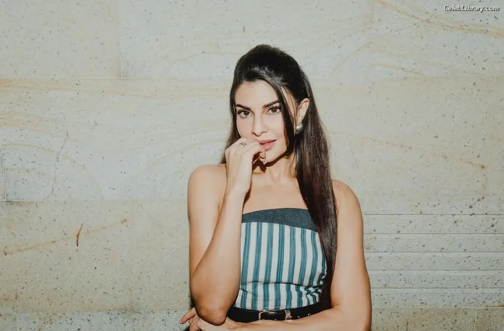 Jacqueline Fernandez photo 1 of 101