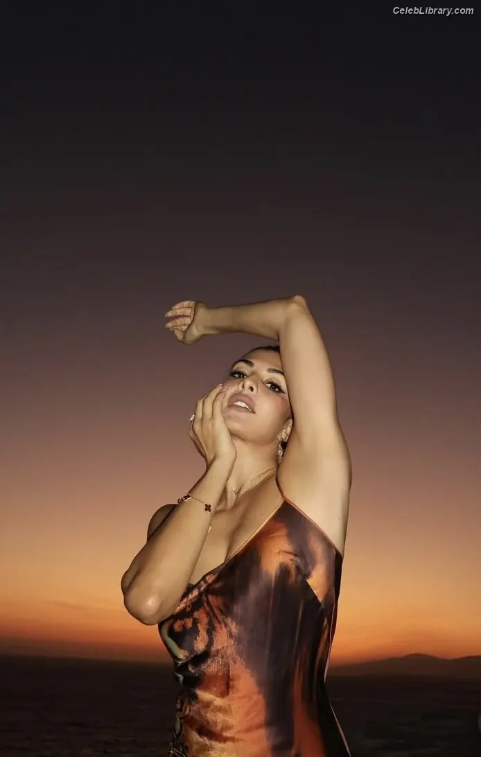 Jacqueline Fernandez photo 16 of 101