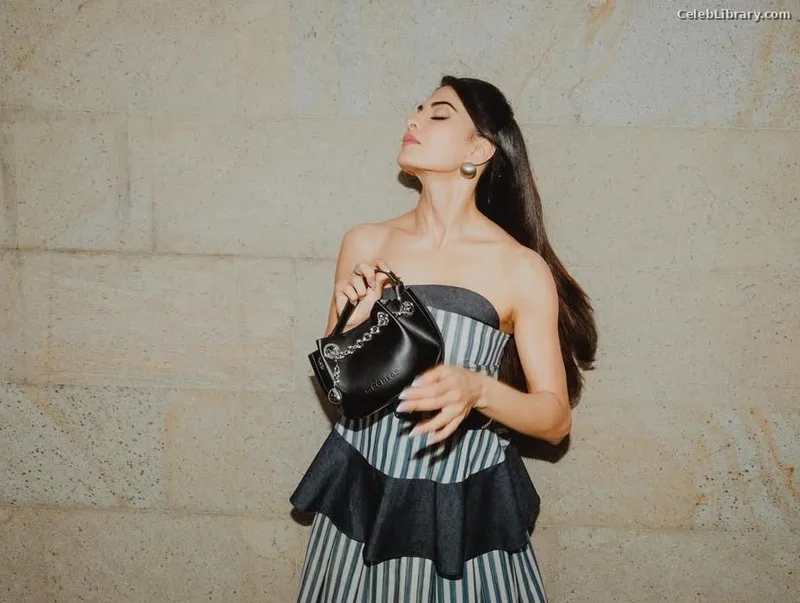Jacqueline Fernandez photo 2 of 102