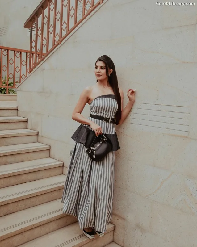 Jacqueline Fernandez photo 3 of 102