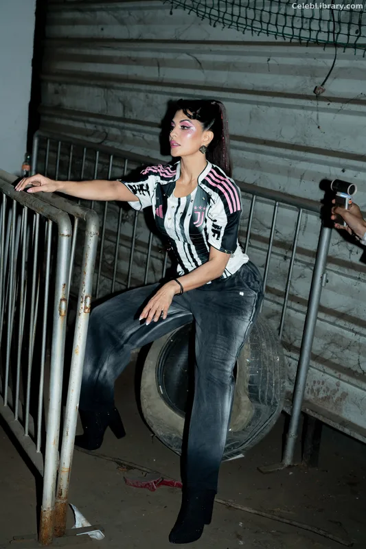 Jacqueline Fernandez photo 3 of 102