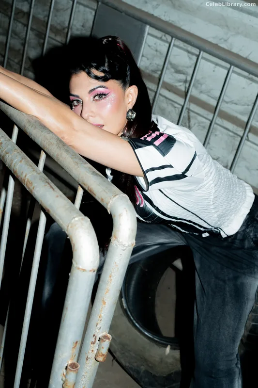 Jacqueline Fernandez photo 13 of 102