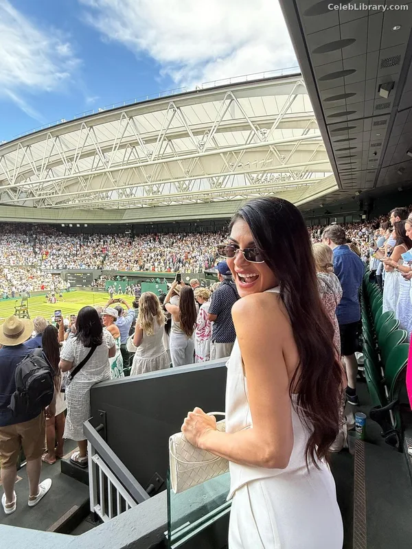 Jacqueline Fernandez photo 12 of 102