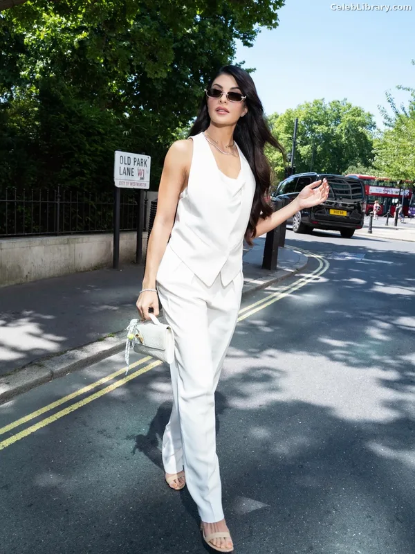 Jacqueline Fernandez photo 18 of 102