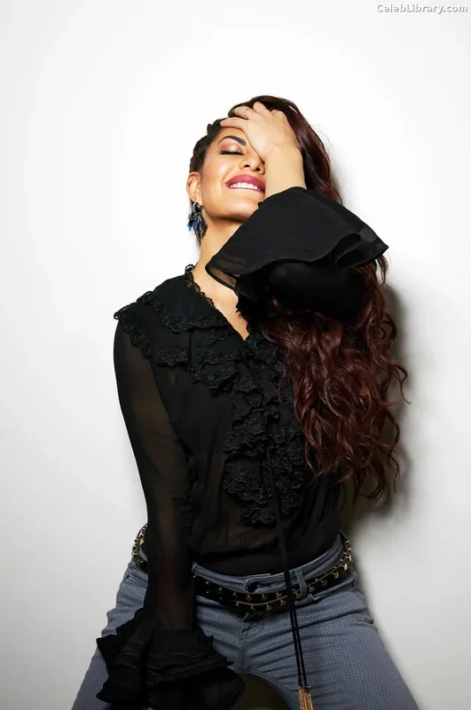 Jacqueline Fernandez photo 24 of 102