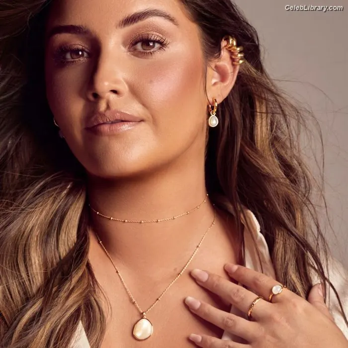 Jacqueline Jossa photo 24 of 528